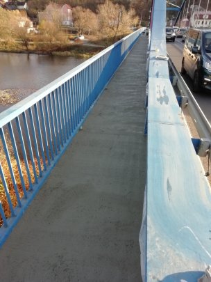Oprava povrchu chodníků na mostě v Dobřichovicích